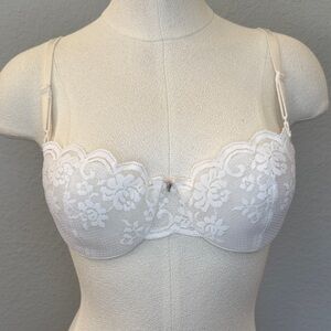 Maidenform Chantilly Floral Lace White/Cream color underwire Bra 34B